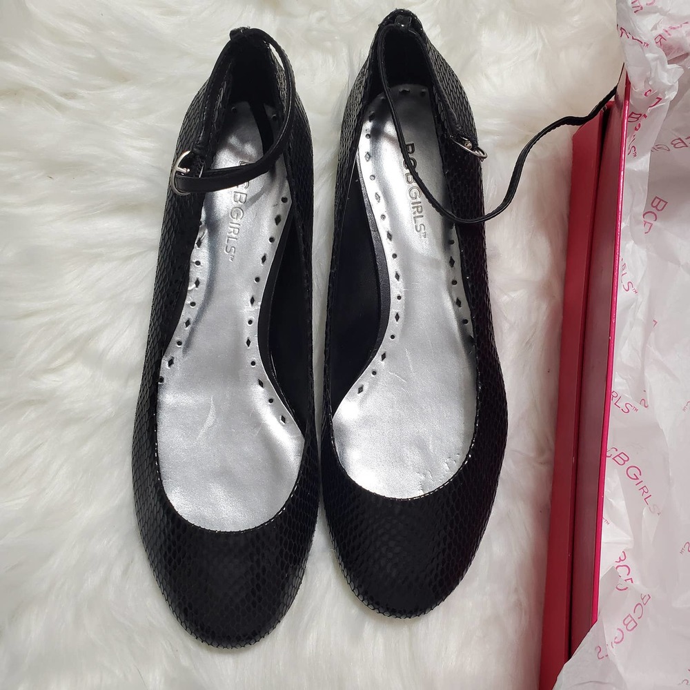 BCBG Vintage Snakeskin Flats NWOT